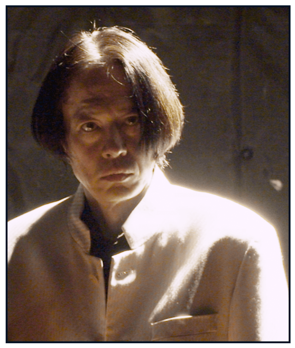 町田康（バックドアマン役）