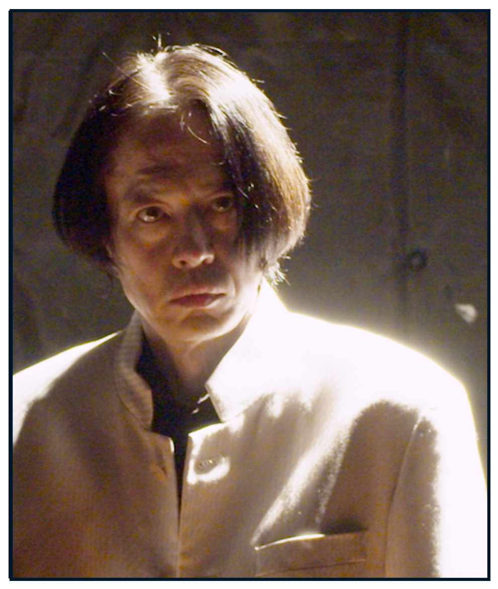 町田康（バックドアマン役）